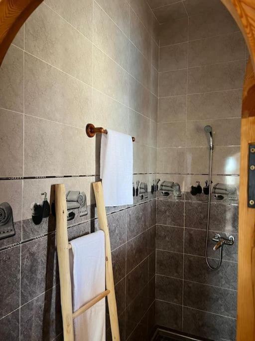 Le Petit Chalet. Suvayr Dış mekan fotoğraf